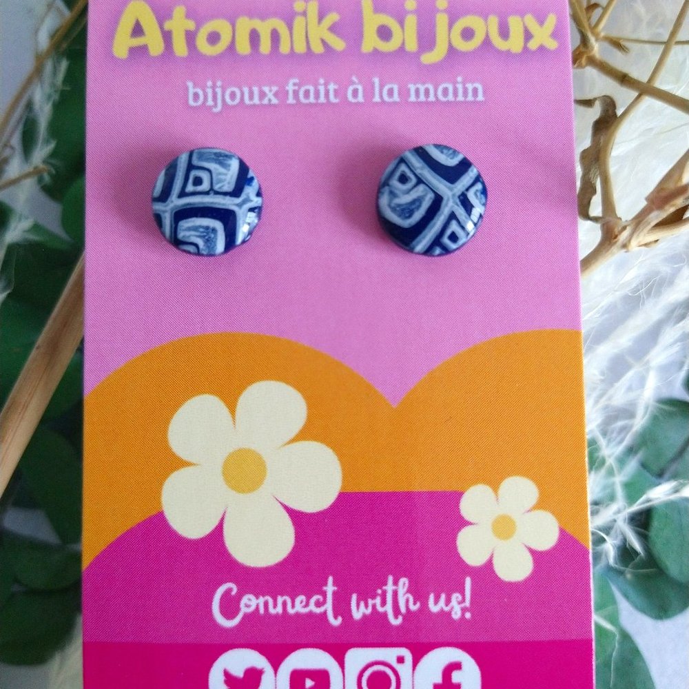 Handmade blue polymer clay earrings. Boucles d'oreilles fait à la main
